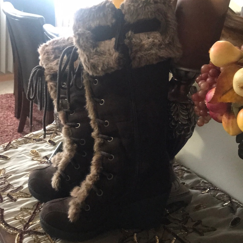 Boots - Picture 3 of 5